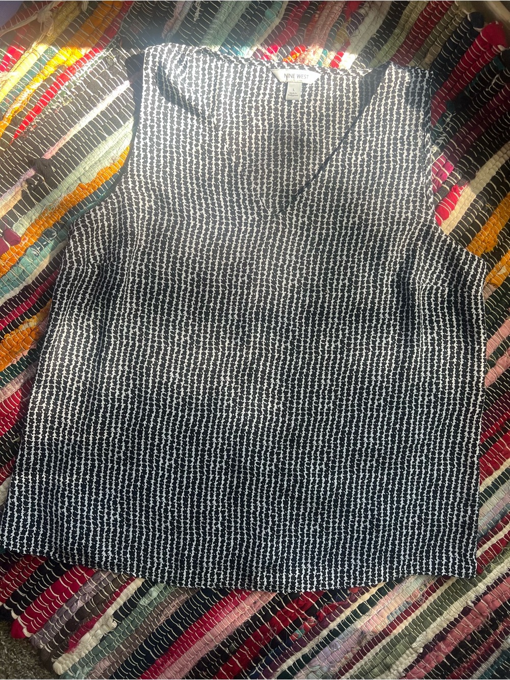 Nine West Black and White Textured V-Neck Sleeveless Camisole